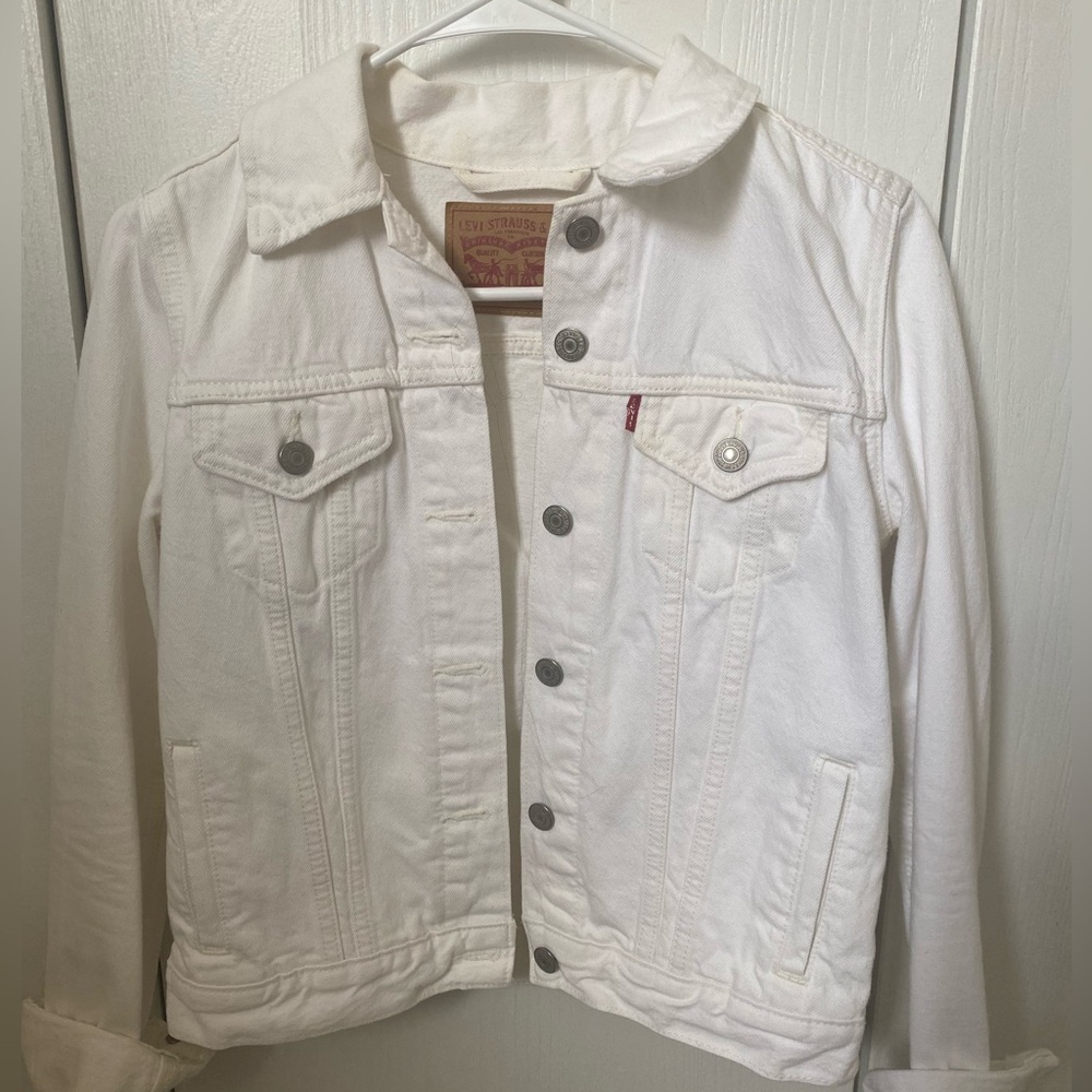 Levi's Classic White denim jacket with a relaxed fit